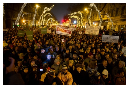 Orbán-ellenes tüntetés január 2-án este az Andrássy úton